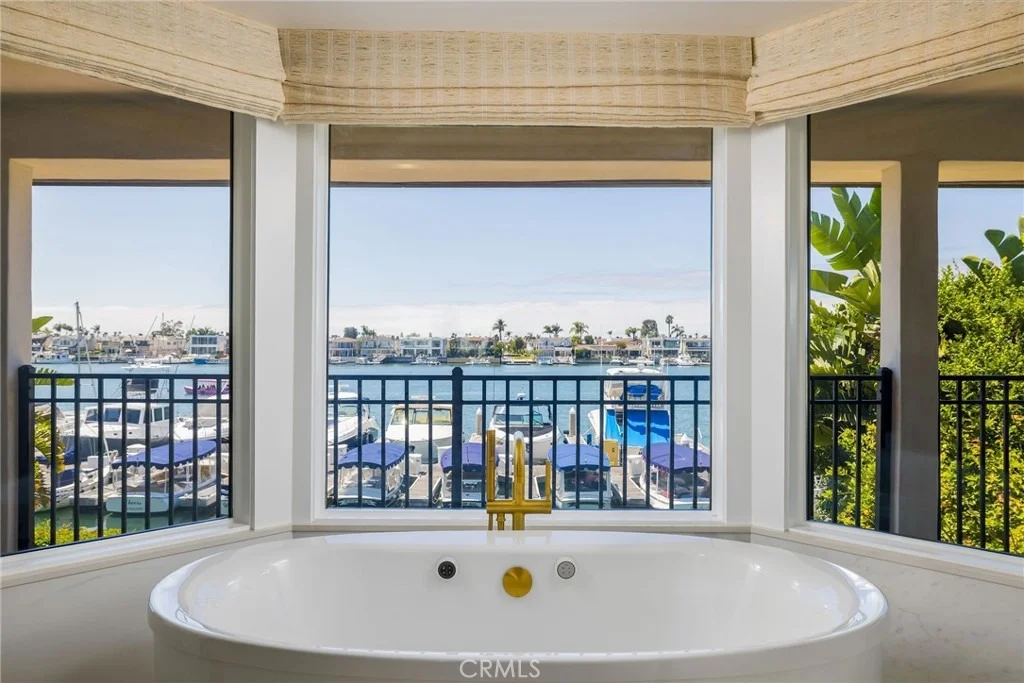 Photo of 2572 Bayshore Drive