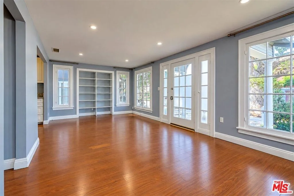 Photo of 512 E Tujunga Avenue