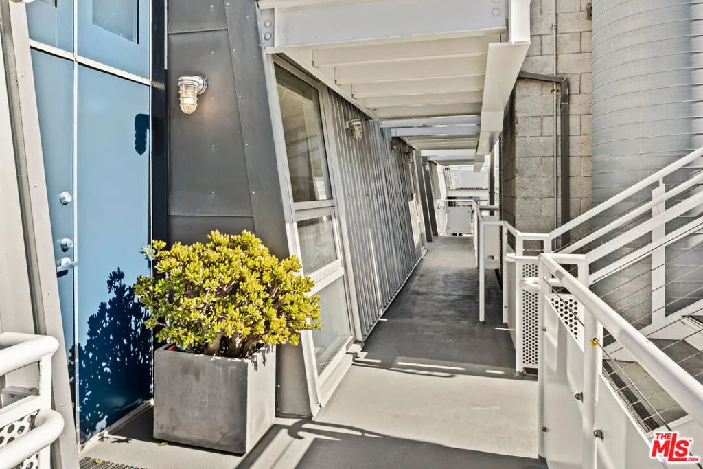 Photo of Unit B301 at 615 Hampton Drive