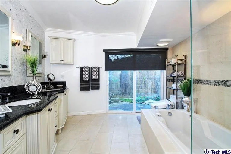 Photo of 2463 Ridgeway Road