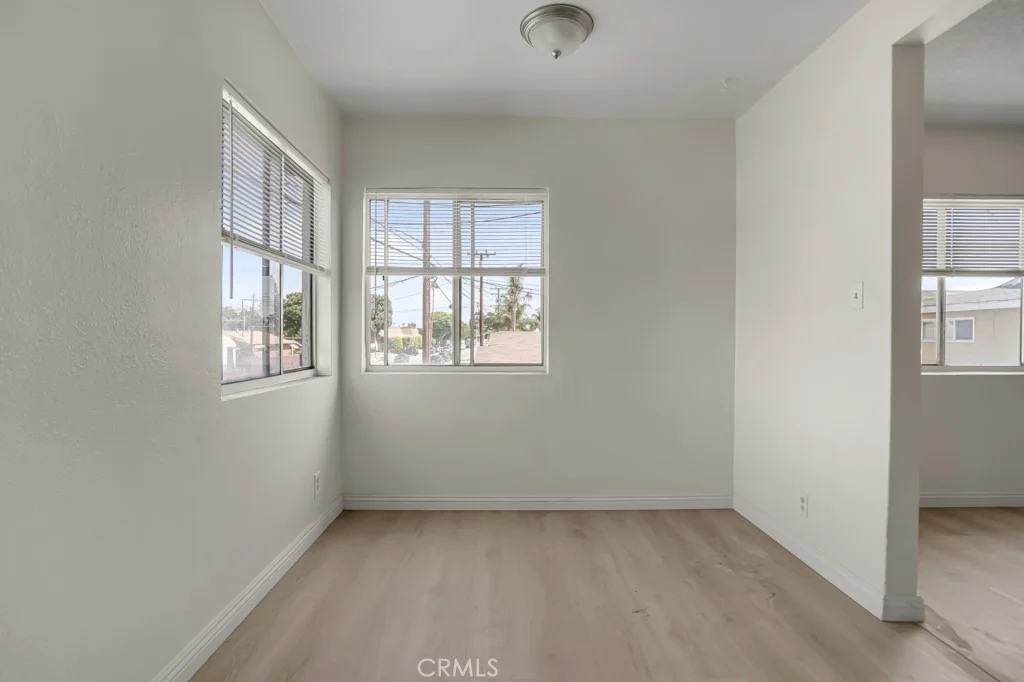 Photo of 116 E Alondra