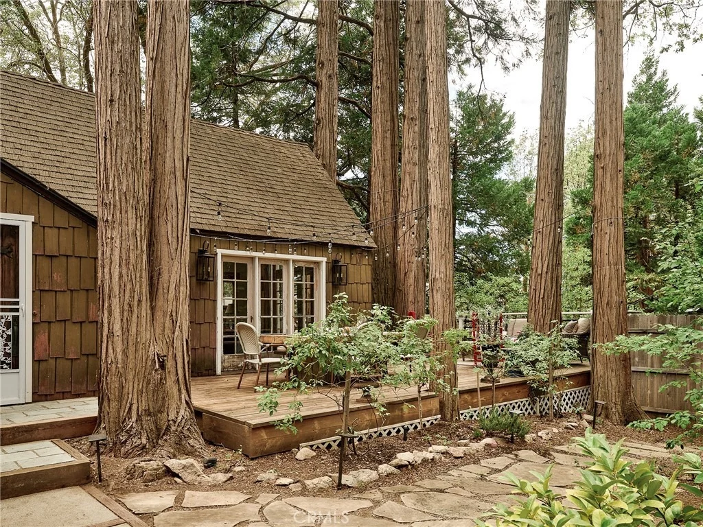 Photo of 255 Hemlock