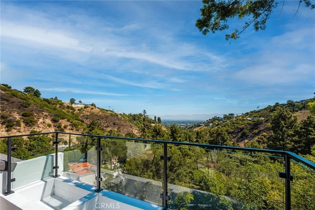 Photo of 3566 Beverly Glen