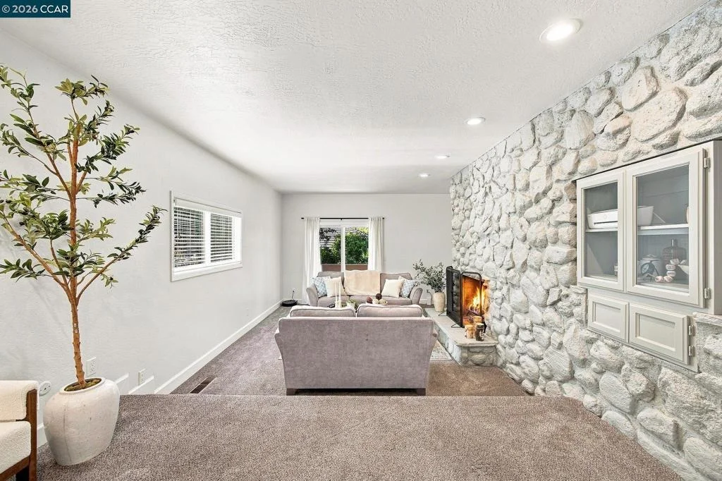 Photo of 19 Inverness Dr