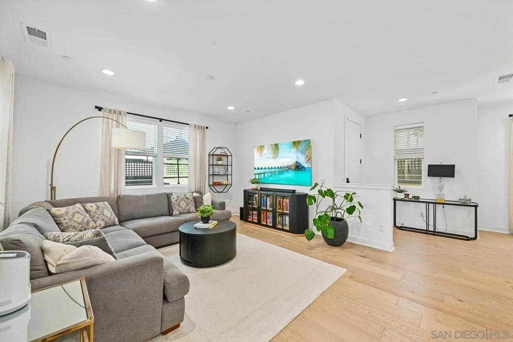 Photo of 1156 E Cove Pl.