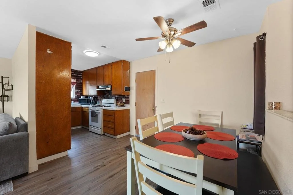 Photo of 656 Flora Dr