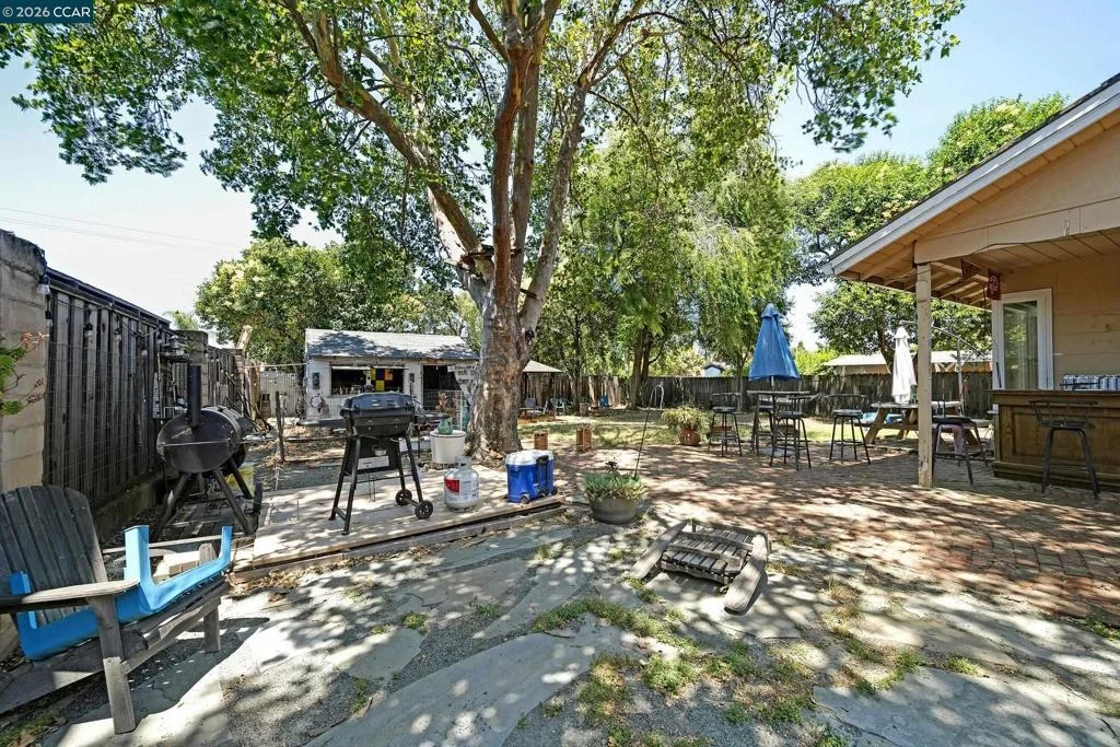 Photo of 1481 Davis Ave