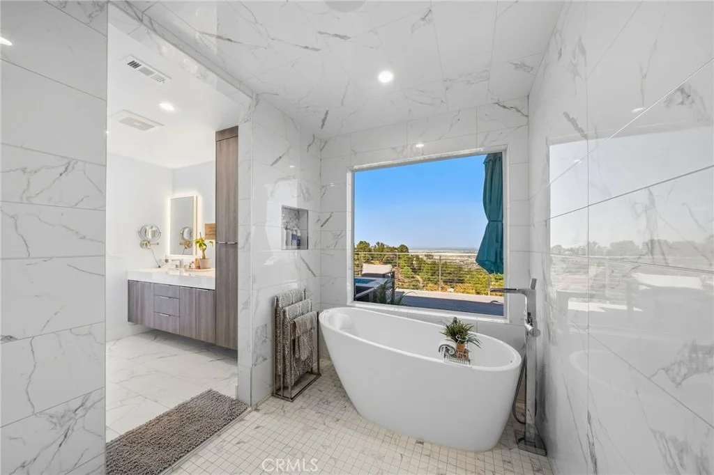 Photo of 2886 Crownview