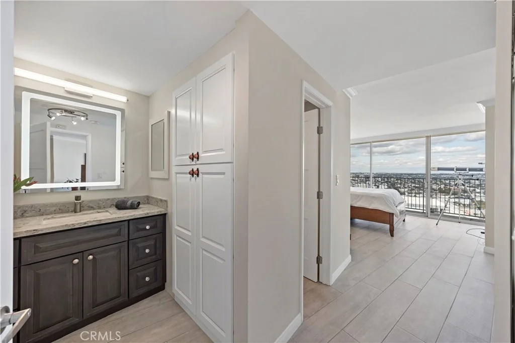 Photo of Unit 3003 at 700 E Ocean Boulevard