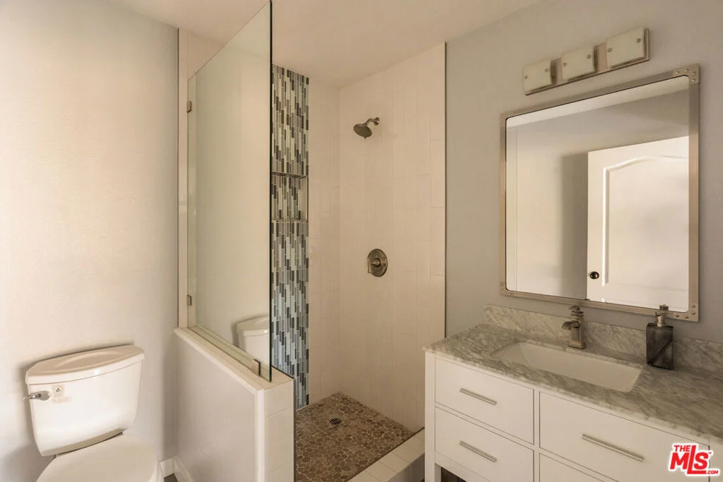 Photo of 1664 Gladys Drive