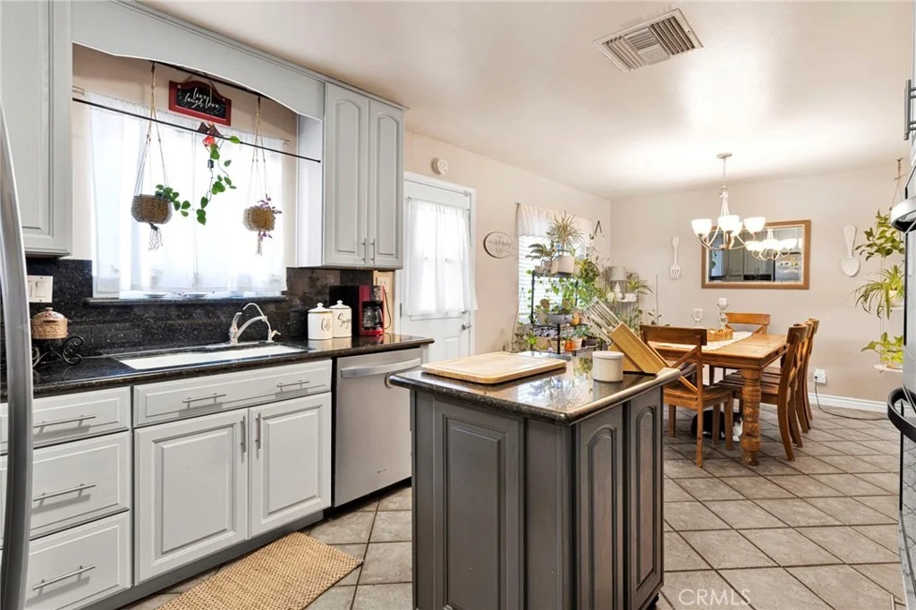 Photo of 108 W Desert View Drive