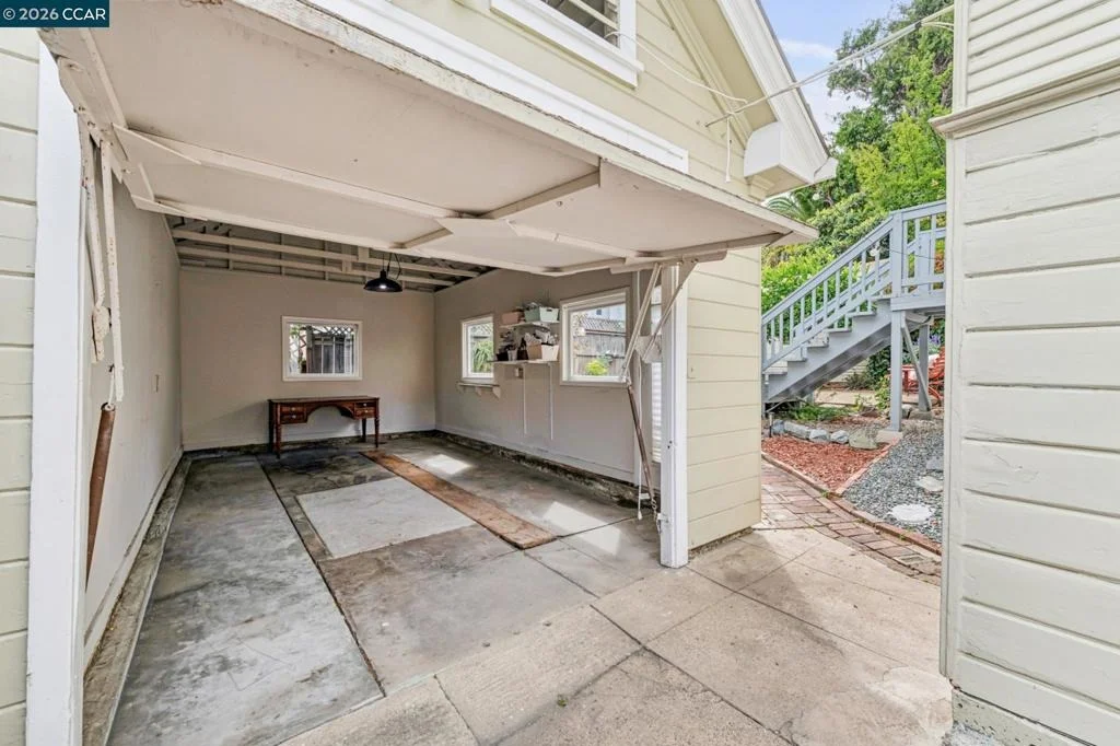 Photo of 3277 School St
