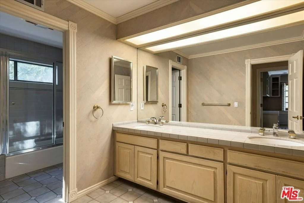 Photo of 2573 Benedict Canyon Drive
