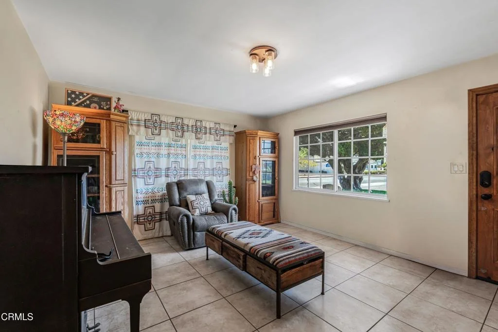 Photo of 405 W Beverly Drive
