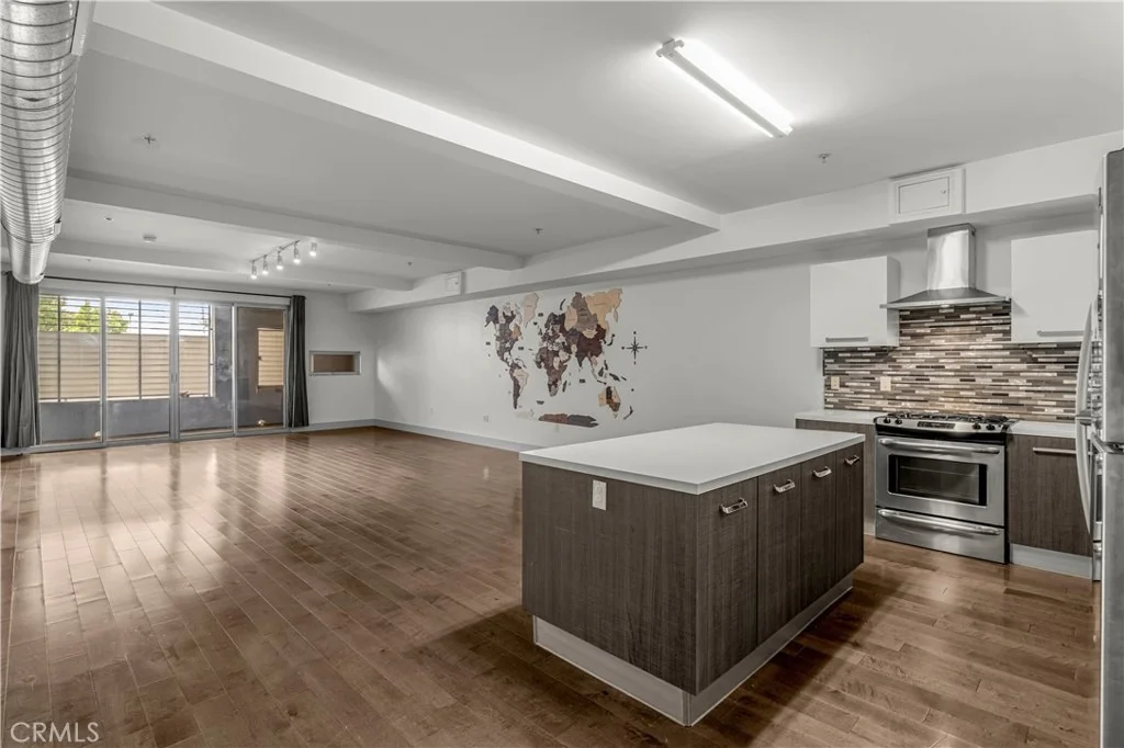 Photo of Unit 100 at 433 Pine Avenue