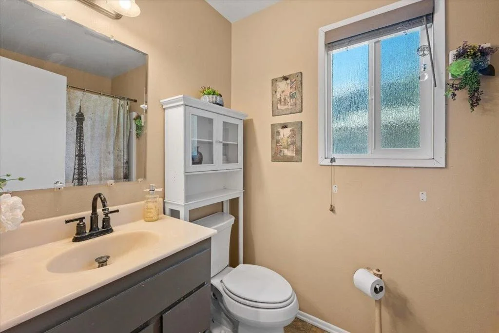 Photo of 819 Holmes Lane