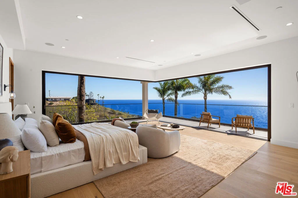 Photo of 4732 Avenida Del Mar