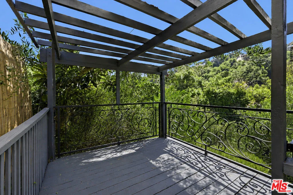 Photo of 2300 Benedict Canyon Drive