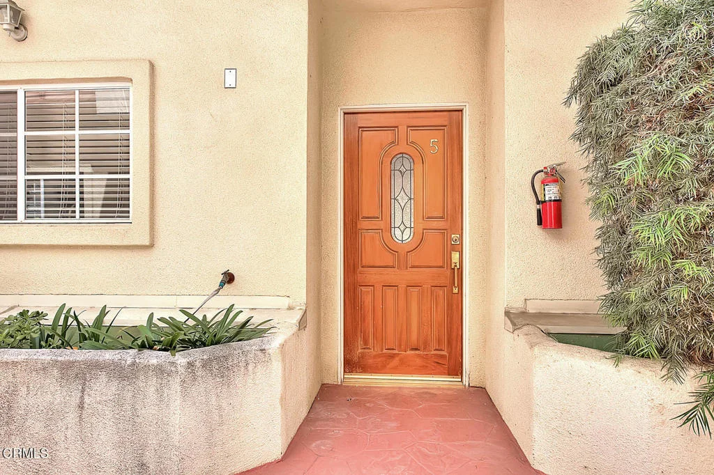 Photo of Unit 5 at 900 Arcadia Avenue