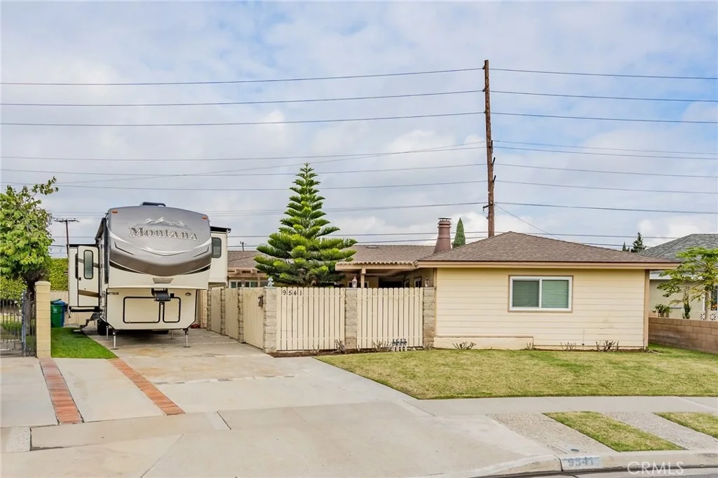 Photo of 9541 Jonquil Avenue