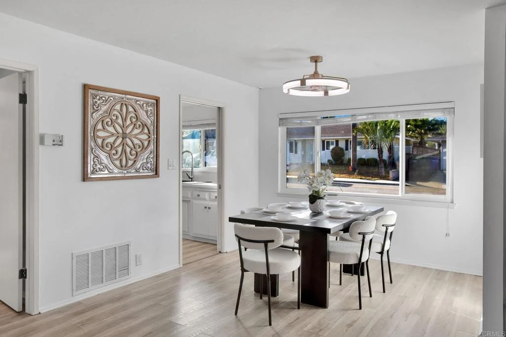 Photo of 959 La Tierra Drive