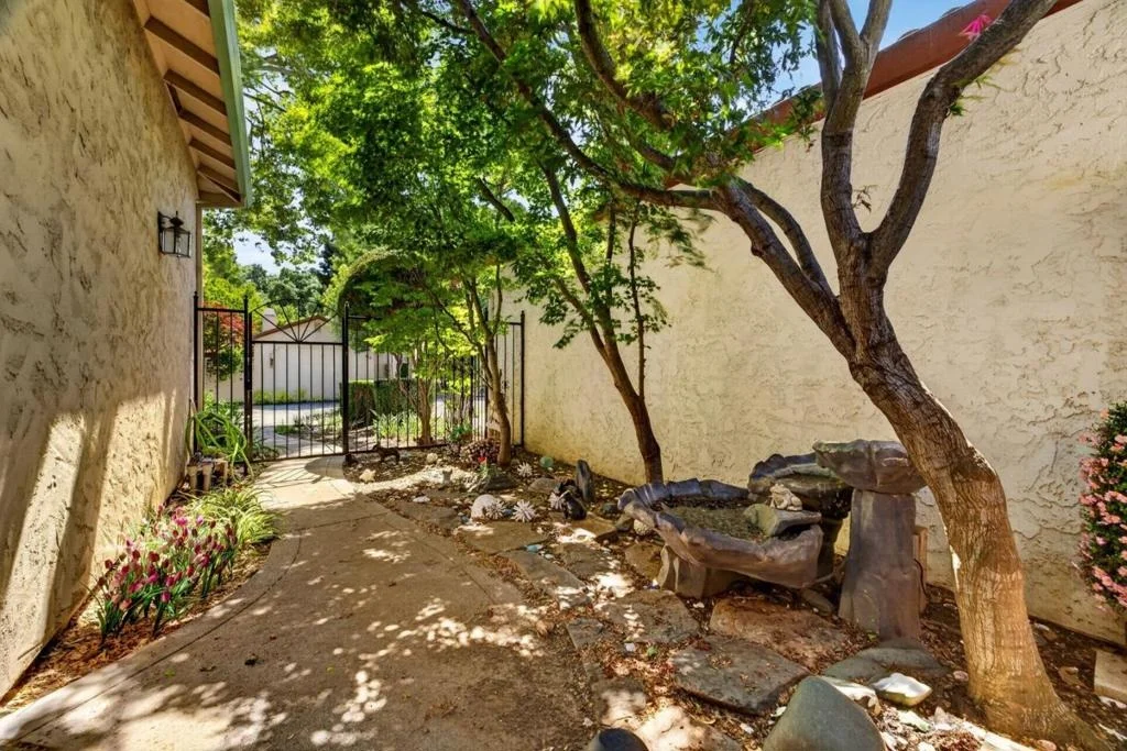 Photo of 409 Mission Santa Fe Circle