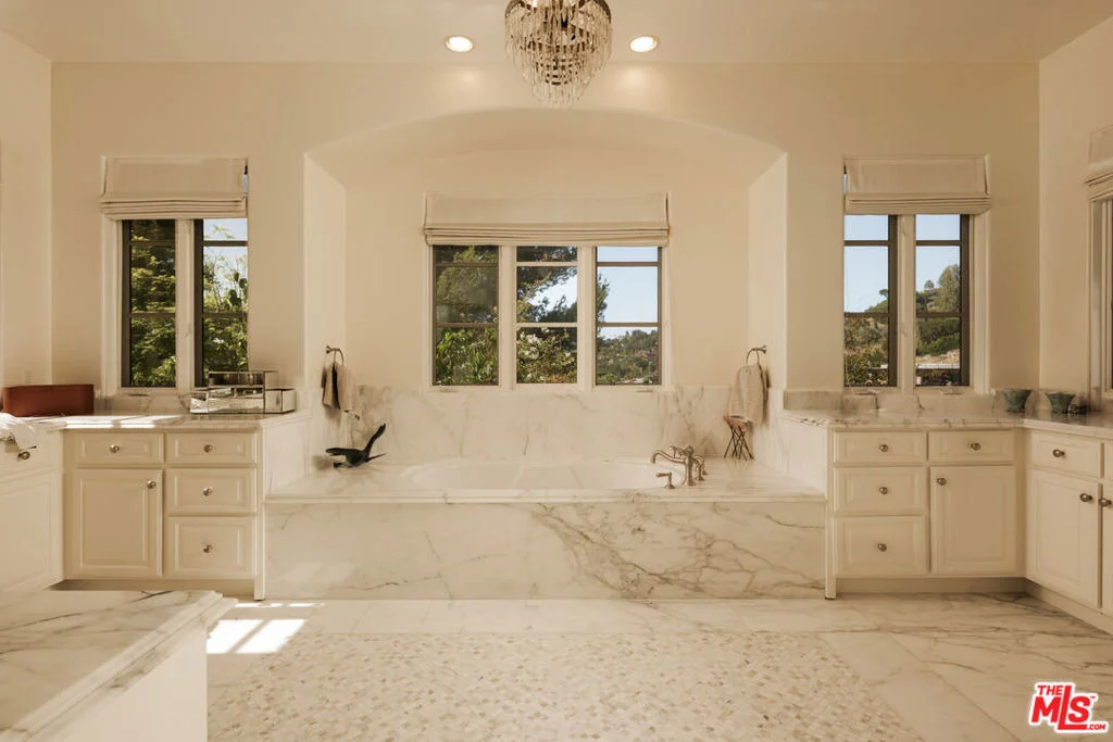 Photo of 2481 Summitridge Drive