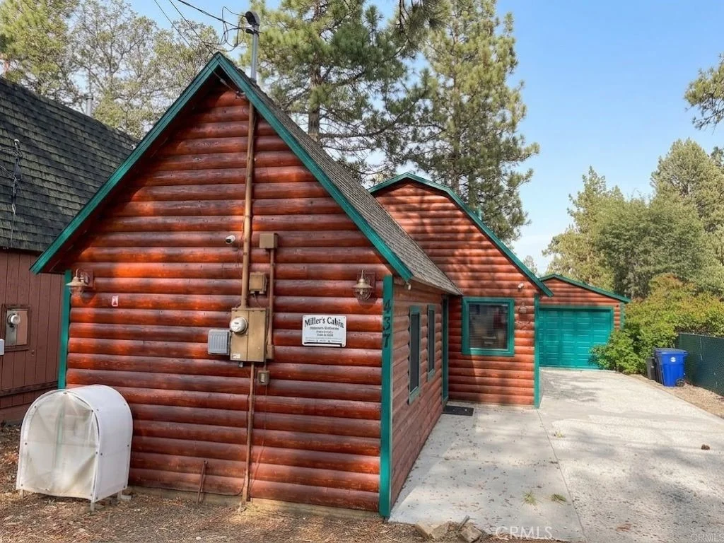 Photo of 437 Victoria Lane