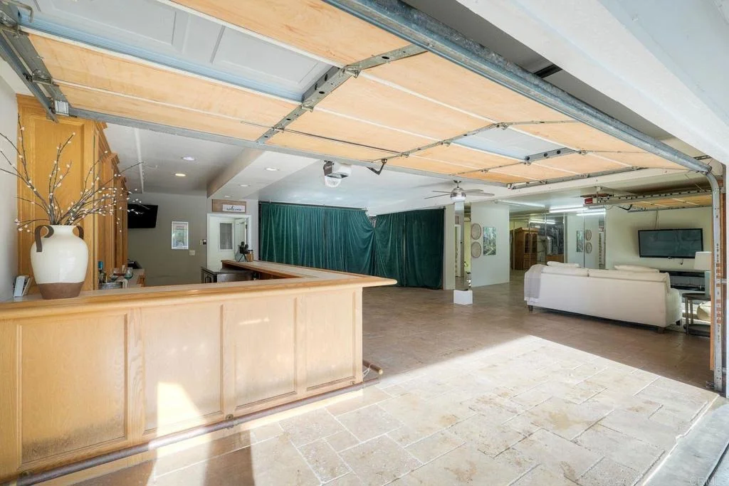 Photo of 2039 E Mission Road