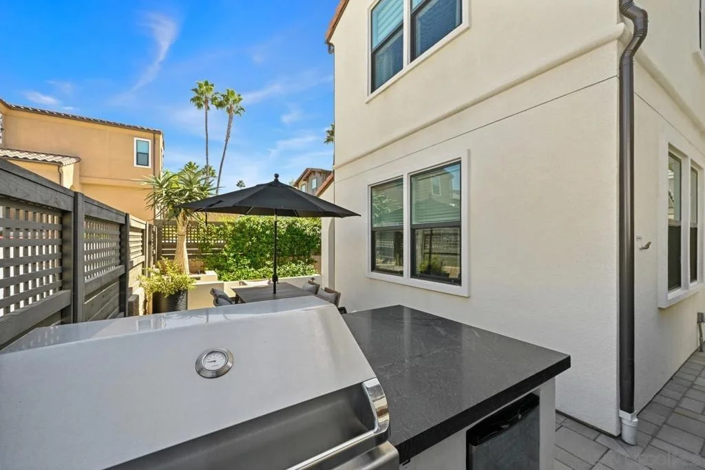 Photo of 1156 E Cove Pl.