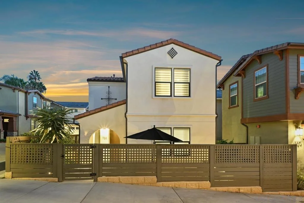 Photo of 1156 E Cove Pl.