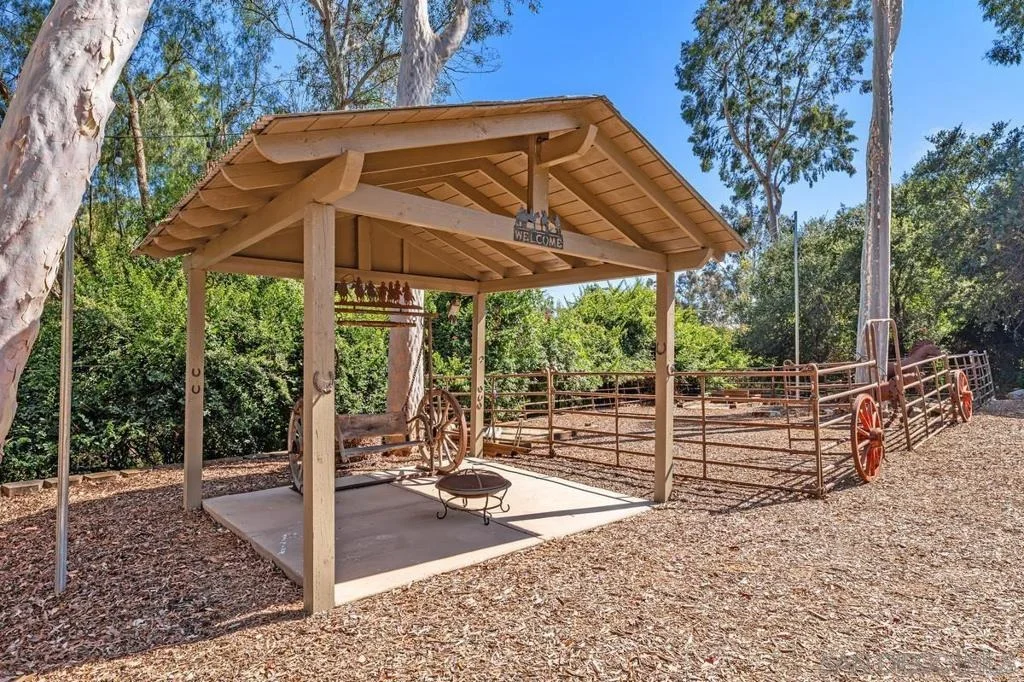 Photo of 9865 Edgelake Drive