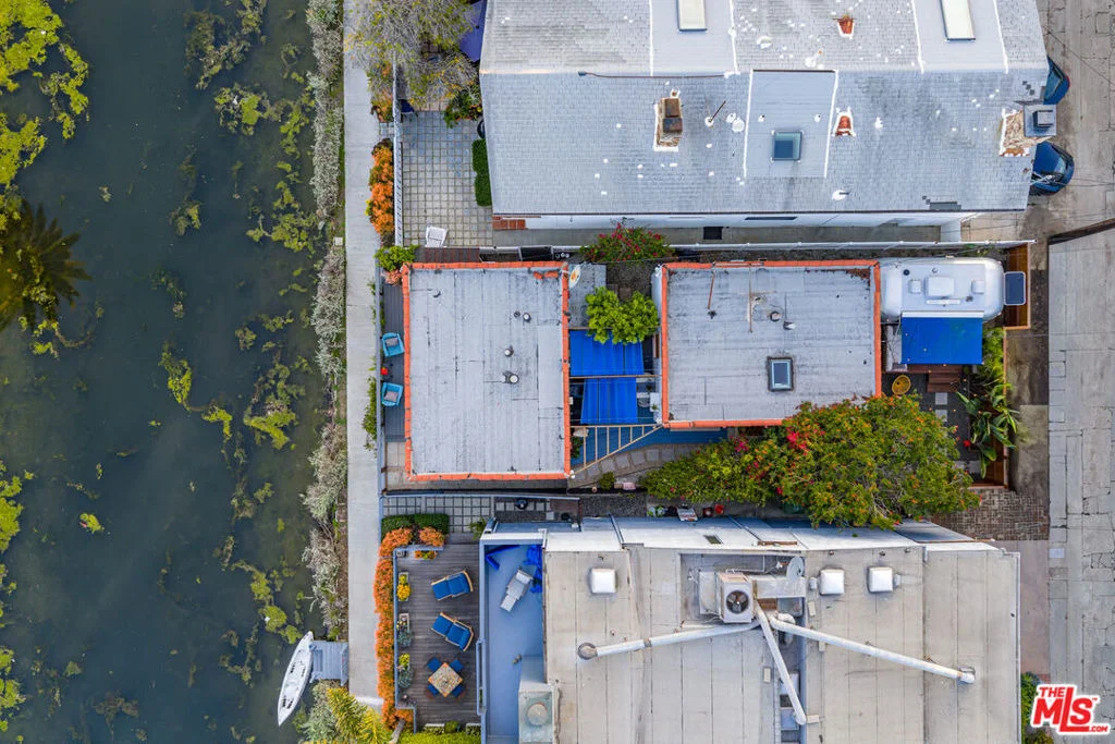 Photo of 225 Carroll Canal