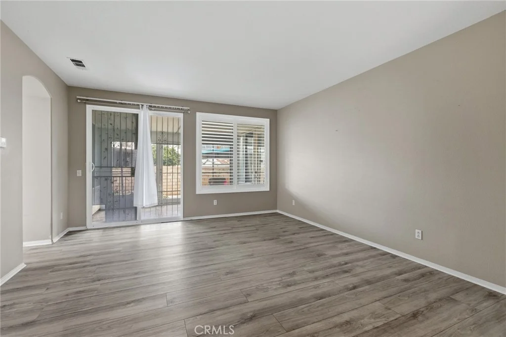 Photo of 740 Bahama