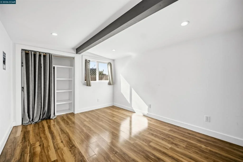 Photo of 120 Serpentine Ct