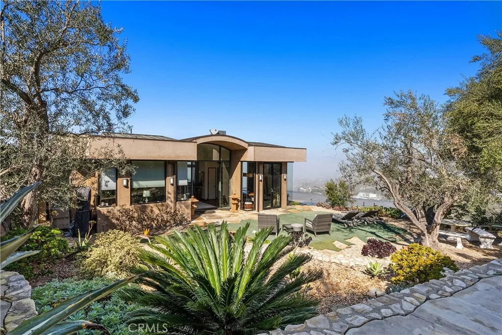 Photo of 2378 Crestview Drive