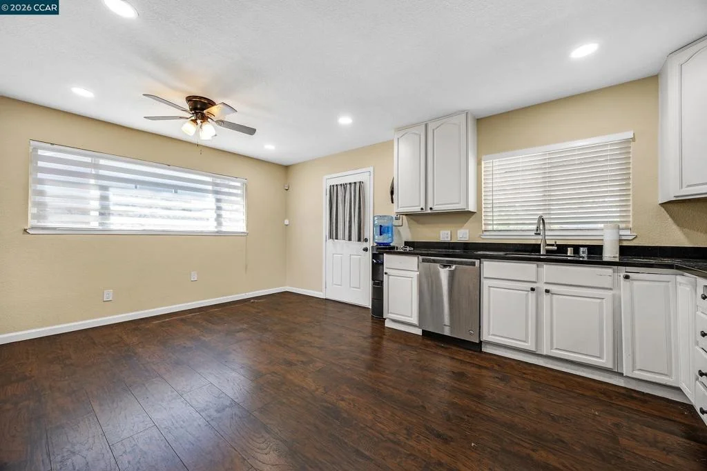 Photo of 7 Lawrence Ave