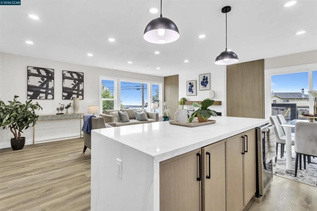Photo of 2758 Del Monte Ave