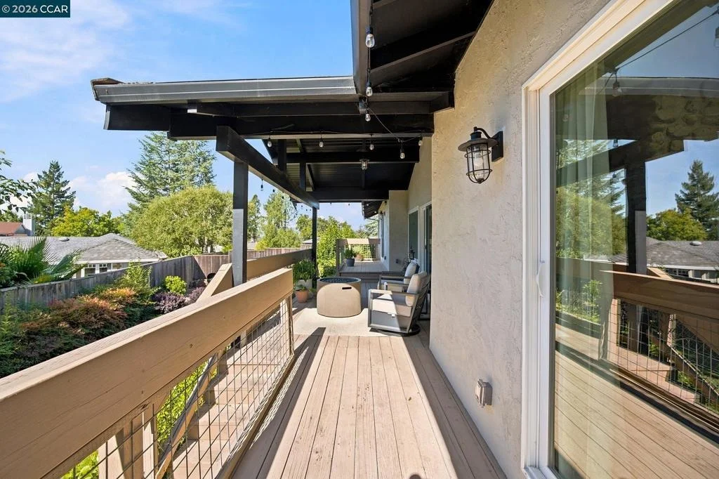 Photo of 19 Inverness Dr