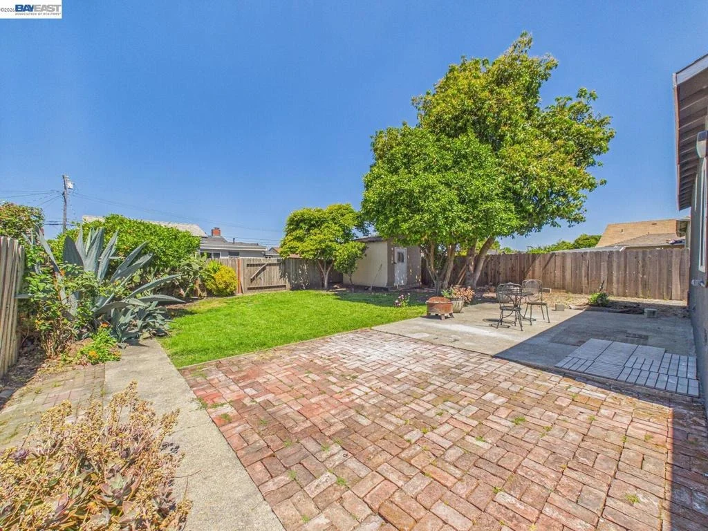 Photo of 2609 Macarthur Ave