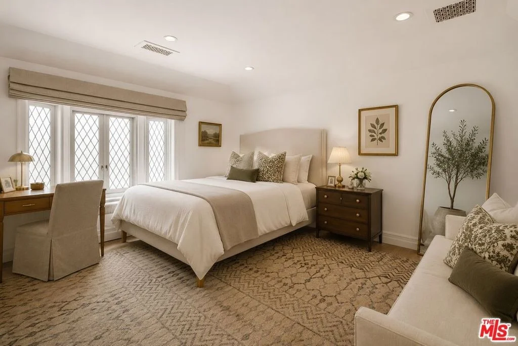 Photo of 523 N Beverly Drive