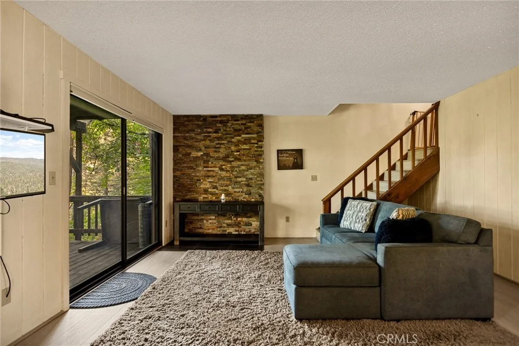 Photo of 824 Oakmont Lane