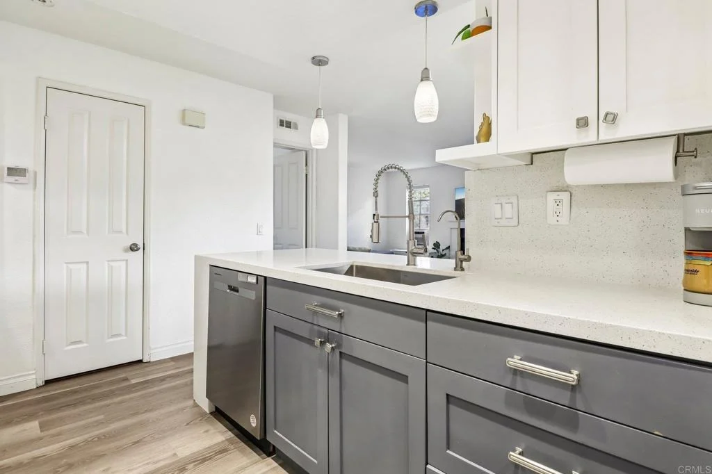 Photo of Unit B at 5070 Via Manos