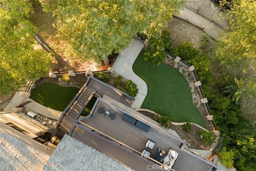 Photo of 942 Lake Edge