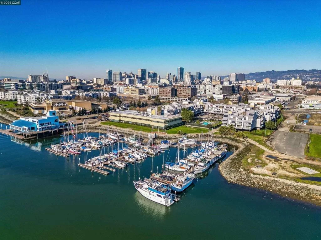 Photo of Unit 164 at 1 Embarcadero W