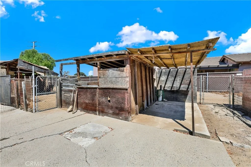 Photo of 3949 BLUFF