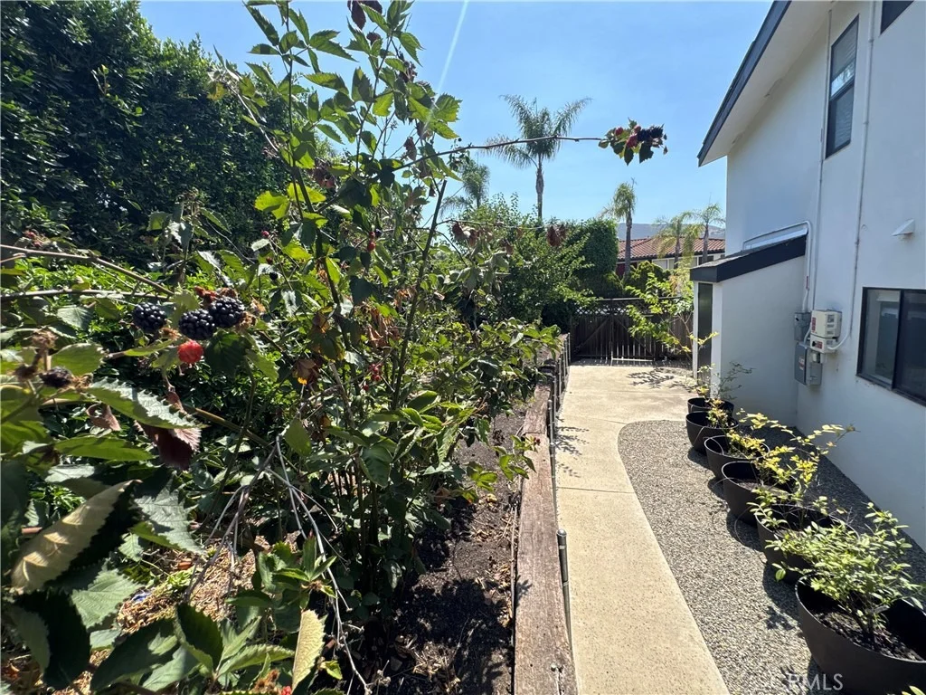 Photo of 1931 Warmlands Avenue