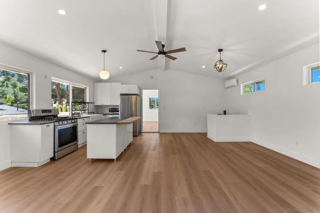 Photo of 12832 Stone Canyon Rd