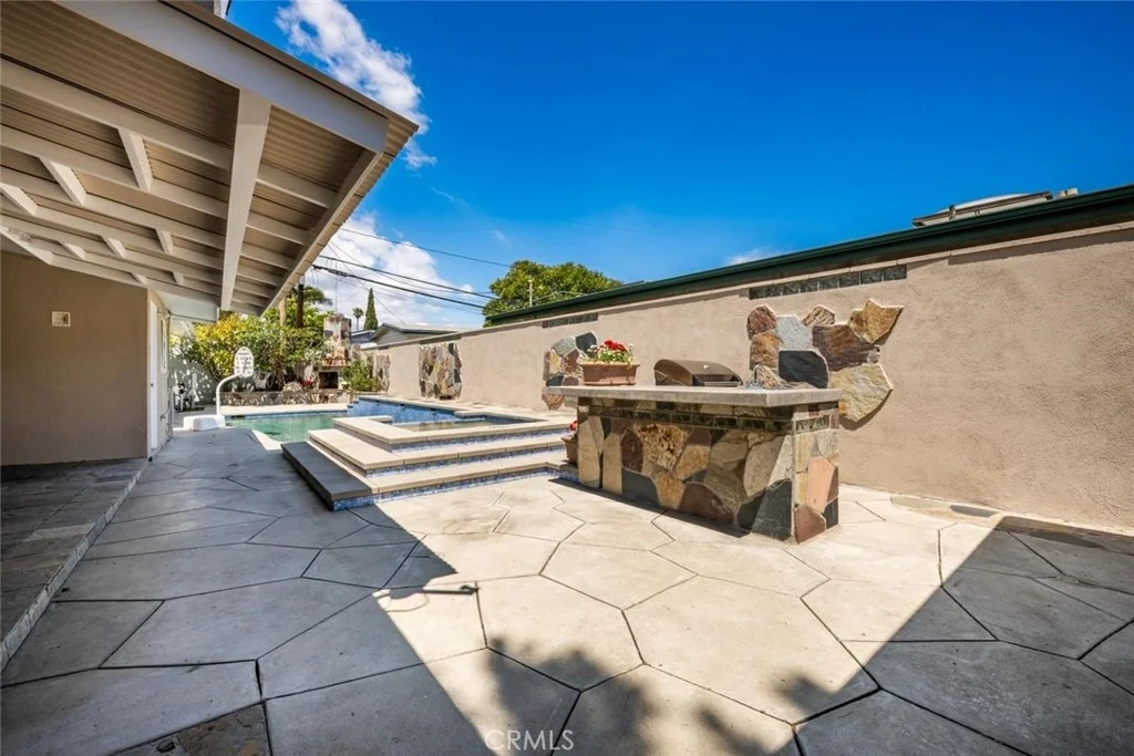 Photo of 1238 N Studebaker