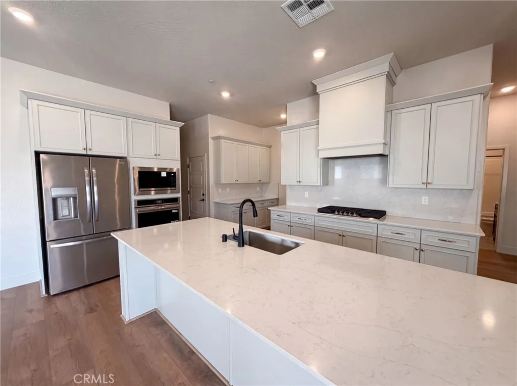 Photo of 2246 N Marion